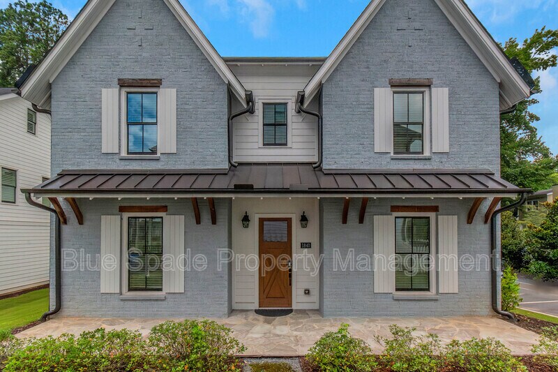 1840 Commons Cir in Atlanta, GA - Building Photo