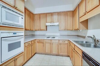 12565 Piping Rock Dr in Houston, TX - Building Photo - Building Photo