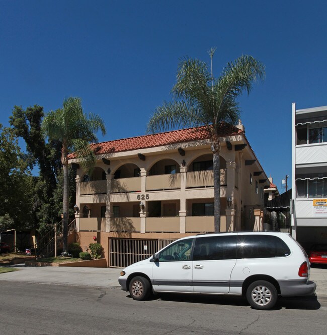 Casa De Palms in Burbank, CA - Building Photo - Building Photo