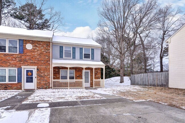 108 Shrewsbury Square in Yorktown, VA - Building Photo - Building Photo
