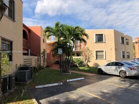 10249 NW 9th St Cir in Miami, FL - Building Photo