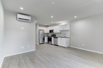 645 E 11th 1/2 St in Houston, TX - Building Photo - Building Photo
