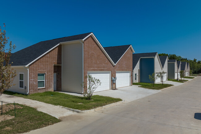 Hampton Road Duplexes in Dallas, TX - Foto de edificio - Building Photo