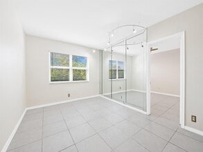 2238 Monroe St, Unit 306 in Hollywood, FL - Building Photo - Building Photo