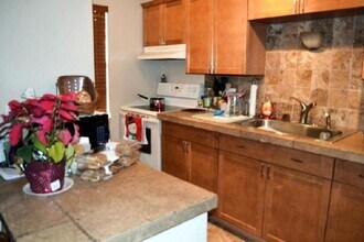 1081 SE Monterey Rd in Stuart, FL - Building Photo - Building Photo