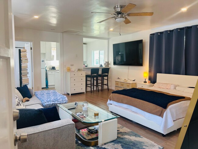 53 Argonne Ave, Unit 2