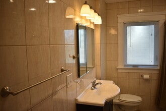 917 Grand Ave in South San Francisco, CA - Foto de edificio - Building Photo