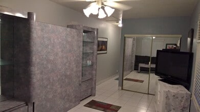 1948 Roosevelt St in Hollywood, FL - Building Photo - Building Photo