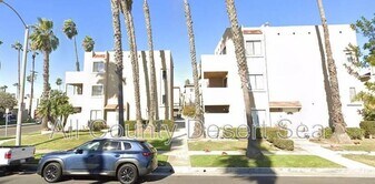 205 19th St in Huntington Beach, CA - Building Photo