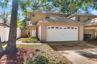 452 Dutton Island Rd W in Jacksonville, FL - Building Photo
