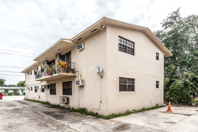 2940 NW 135th St in Opa Locka, FL - Building Photo - Building Photo