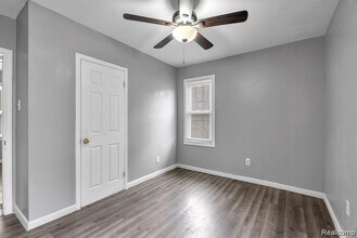 15852 Washburn St in Detroit, MI - Foto de edificio - Building Photo