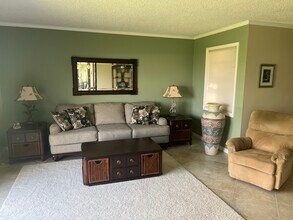 3215 S Lakeview Cir in Fort Pierce, FL - Building Photo - Building Photo