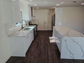 12948 Lull St in Los Angeles, CA - Building Photo - Building Photo