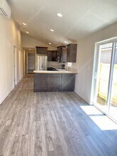 3263 NW 9th St in Redmond, OR - Foto de edificio - Building Photo