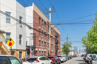 73 Hausman St in Brooklyn, NY - Building Photo - Building Photo