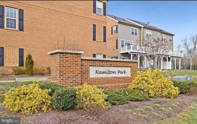 property at 2842 Golden Gate Ct