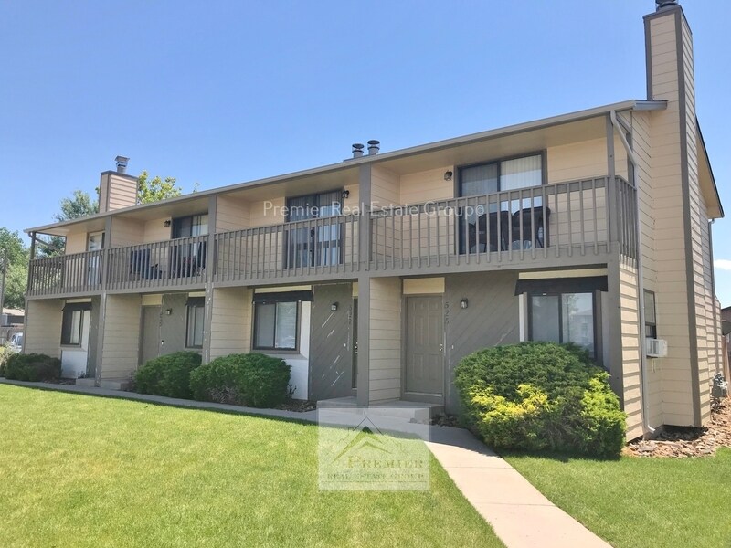 527 Comanche Village Dr in Fountain, CO - Building Photo