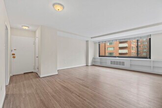 1011 Arlington Blvd, Unit 507 in Arlington, VA - Building Photo - Building Photo