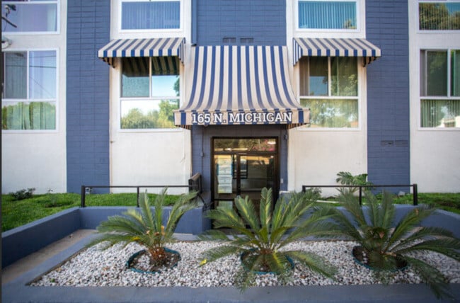 Michigan Apartments in Pasadena, CA - Building Photo - Building Photo