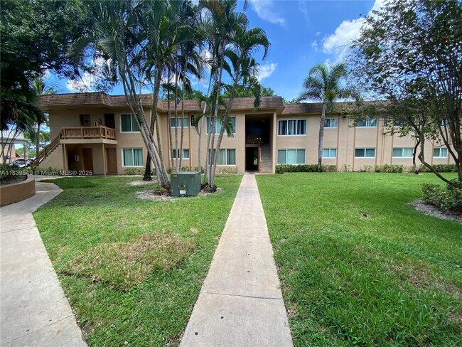 2607 NW 39th Terrace in Lauderdale Lakes, FL - Building Photo - Building Photo