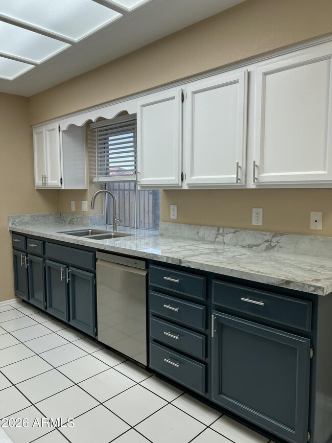 8162 E Nopal Ave in Mesa, AZ - Building Photo - Building Photo