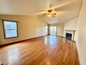 317 Plymouth Ct in Sycamore, IL - Building Photo - Building Photo