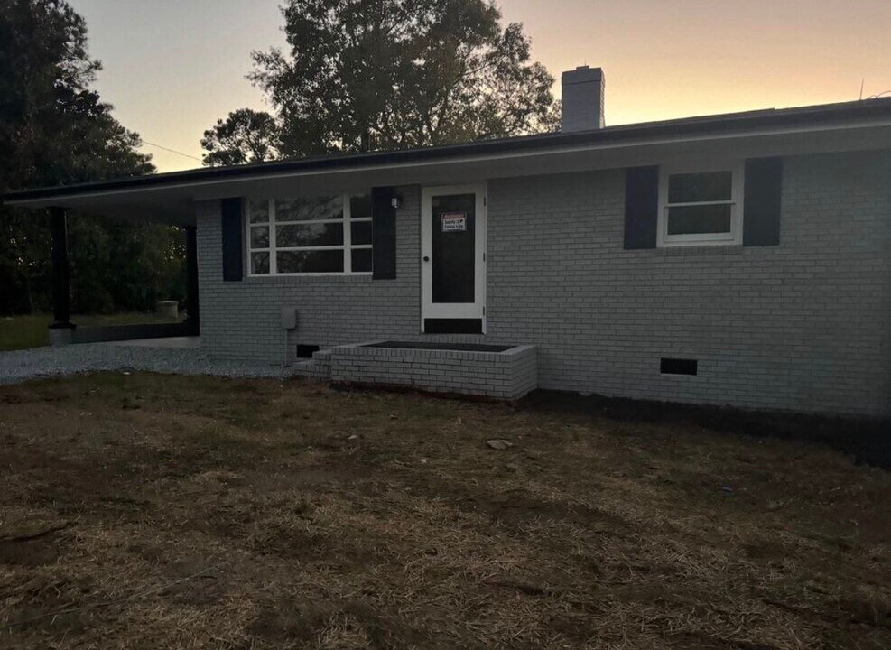 6381 Elevation Rd in Benson, NC - Building Photo