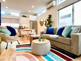 700 Broadway E in Seattle, WA - Building Photo