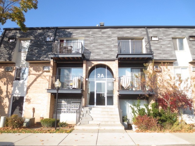 property at 2 E Dundee Quarter Dr