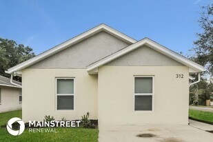312 Oak St, Unit B in New Smyrna Beach, FL - Building Photo