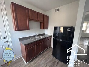 2004 W Jarvis Ave in Chicago, IL - Building Photo - Building Photo