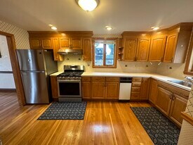 235 Ashcroft Rd, Unit 1 in Medford, MA - Building Photo