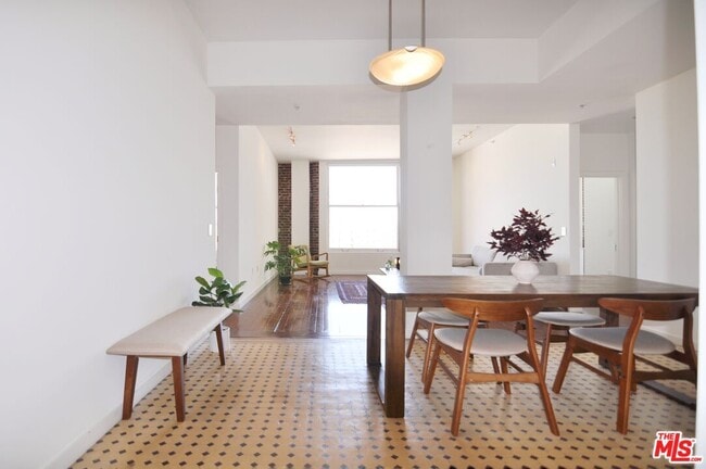 257 S Spring St in Los Angeles, CA - Building Photo - Building Photo