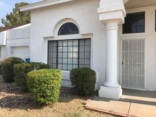 3329 E Wescott Dr in Phoenix, AZ - Building Photo - Building Photo