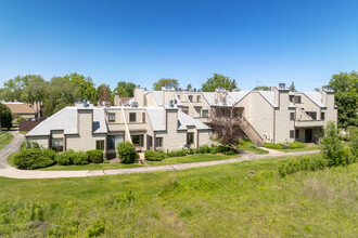 Strawberry Condominiums in North Chicago, IL - Building Photo - Building Photo