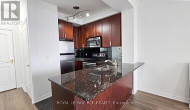 9235-9235 Jane St in Vaughan, ON - Building Photo - Building Photo