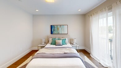 214 Market St, Unit 201 in Boston, MA - Foto de edificio - Building Photo