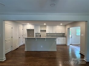 6209 Idlebrook Dr in Charlotte, NC - Foto de edificio - Building Photo