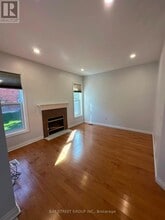 5 Ballymore Dr in Aurora, ON - Building Photo - Building Photo