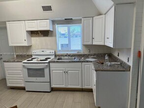 274 E 9th St in Hialeah, FL - Building Photo - Building Photo