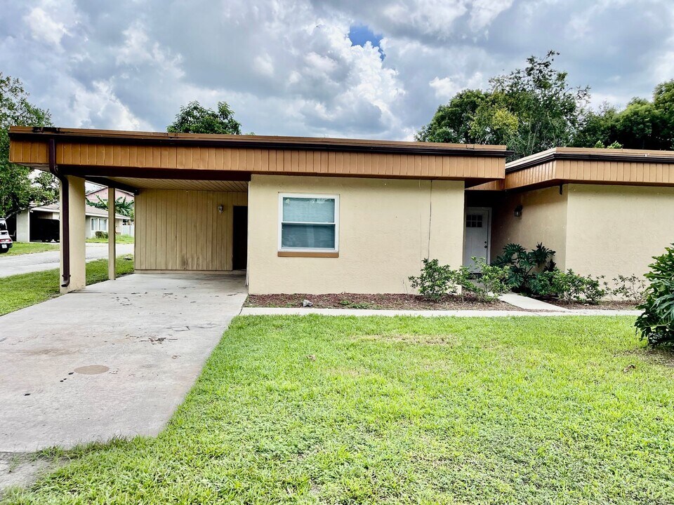211 Stefanik Rd in Winter Park, FL - Building Photo
