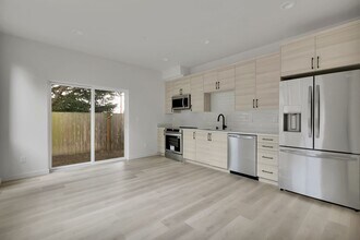 6021 44th Ave SW in Seattle, WA - Building Photo - Building Photo