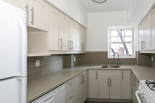 ATWATER APARTMENTS in Montréal, QC - Building Photo - Building Photo