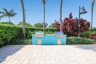 1210 NW 13th St, Unit 103 in Boca Raton, FL - Building Photo - Building Photo