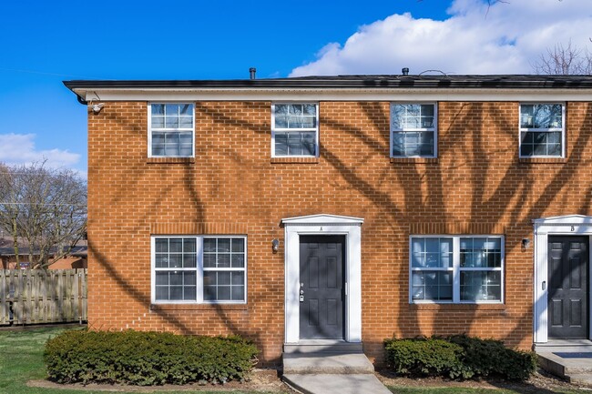 Courtyard Townhomes in Columbus, OH - Foto de edificio - Building Photo