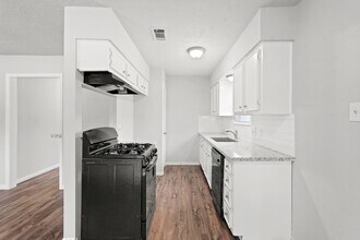 8835 Martin Luther King Blvd in Houston, TX - Building Photo - Building Photo