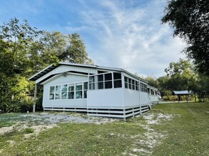 383 Vanderheide Rd in Defuniak Springs, FL - Foto de edificio - Building Photo