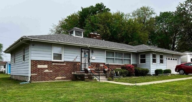 5 Evergreen Dr in Mount Vernon, IL - Building Photo - Building Photo