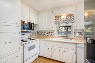 8420 N Virginia Ave in Kansas City, MO - Building Photo - Building Photo